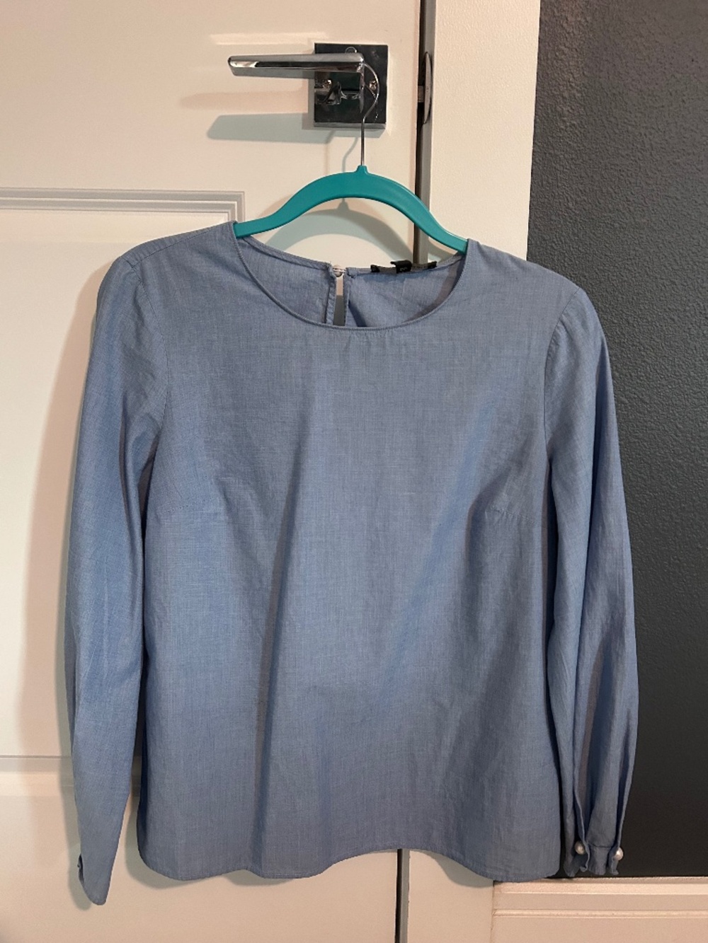 Banana Republic Chambray Blue Pearl Button Cuff Long Sleeve Blouse Size M